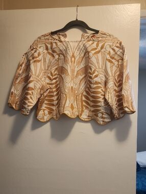 FARM Rio Scallop-Hem Botanical Print Crop Top in Cream & Tan